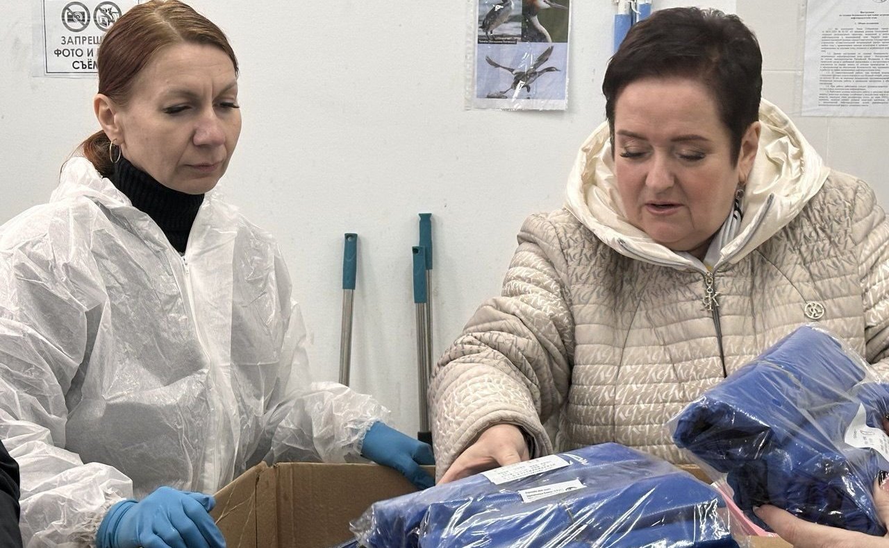 Лариса Мельник передала гуманитарную помощь городскому пункту приёма пострадавших птиц