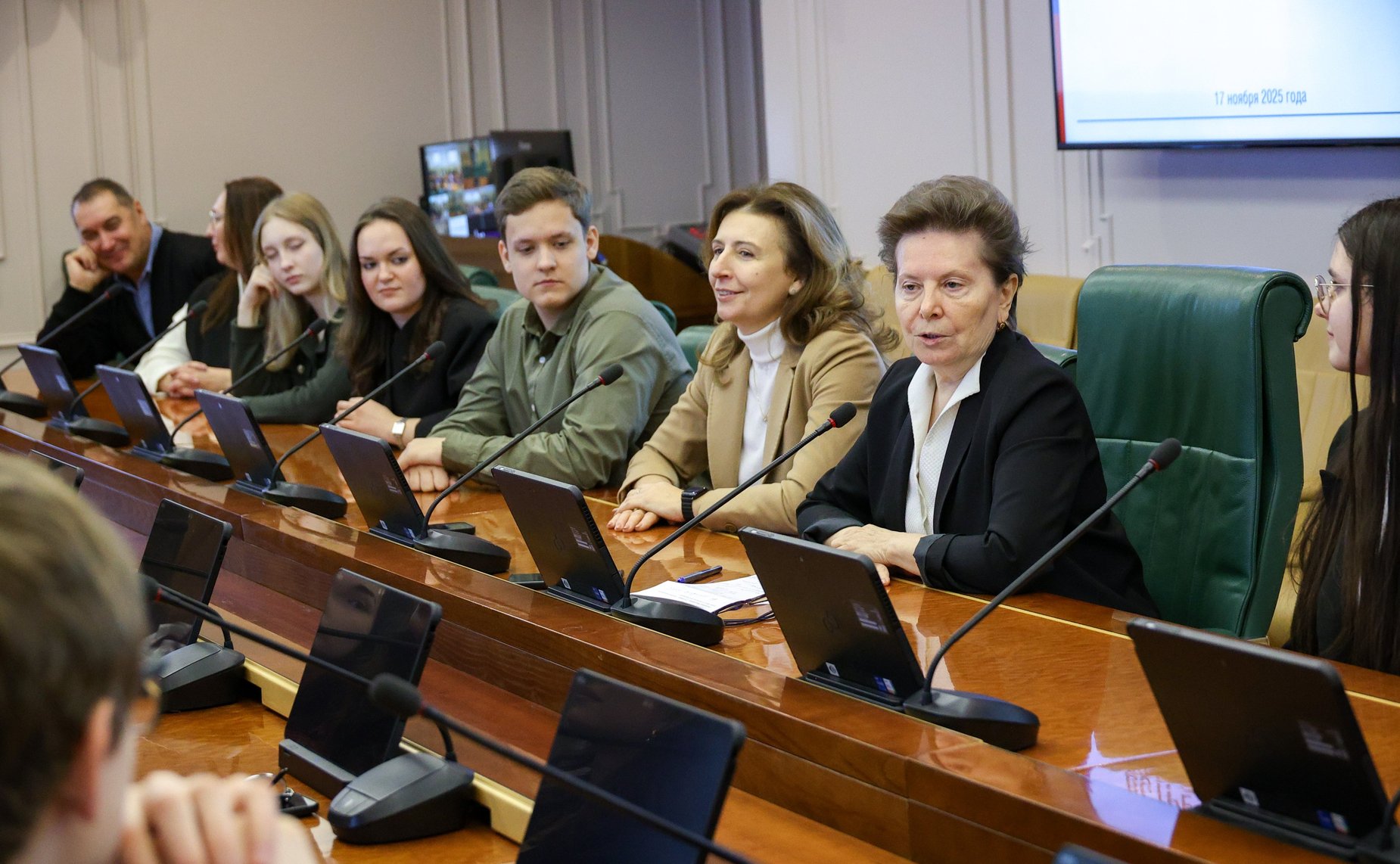 Наталья Комарова провела встречу с учащимися 10–11 класса