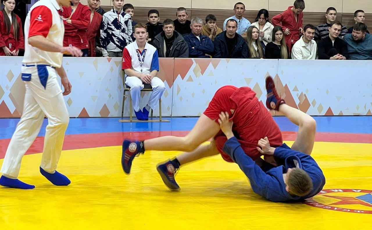 Николай Владимиров приветствовал участников межрегиональных соревнований по самбо