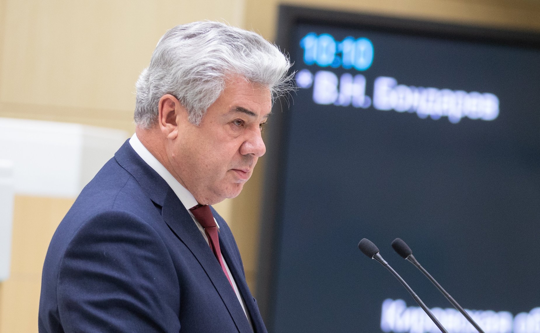 Виктор Бондарев