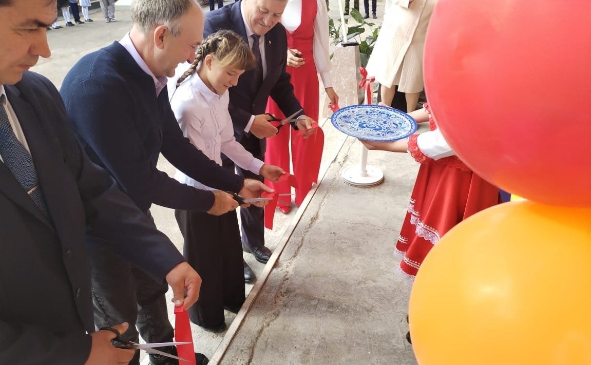 Сергей Михайлов принял участие в торжественном открытии школы после капитального ремонта в селе Тохтор Акшинского округа