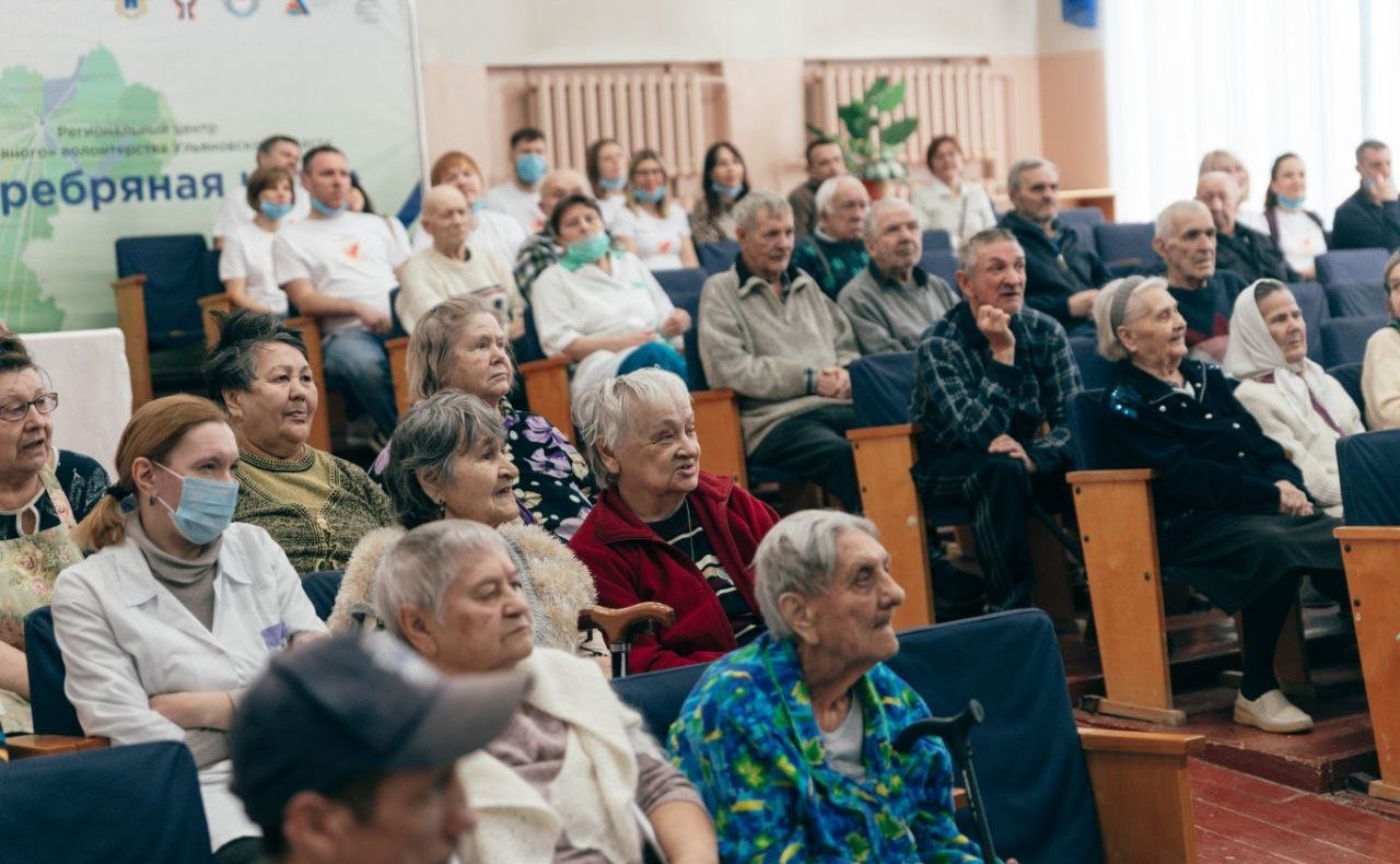 Айрат Гибатдинов вместе с волонтерами провел праздник для областного государственного автономного учреждения социального обслуживания «Геронтологический центр «ЗАБОТА» в Ульяновске