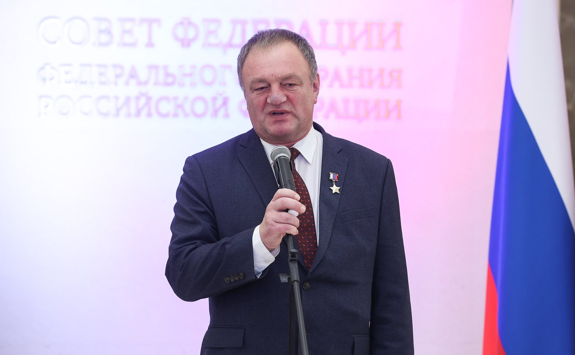 Торжественная церемония вручения паспортов граждан РФ 14-летним жителям Луганской Народной Республики и Херсонской области