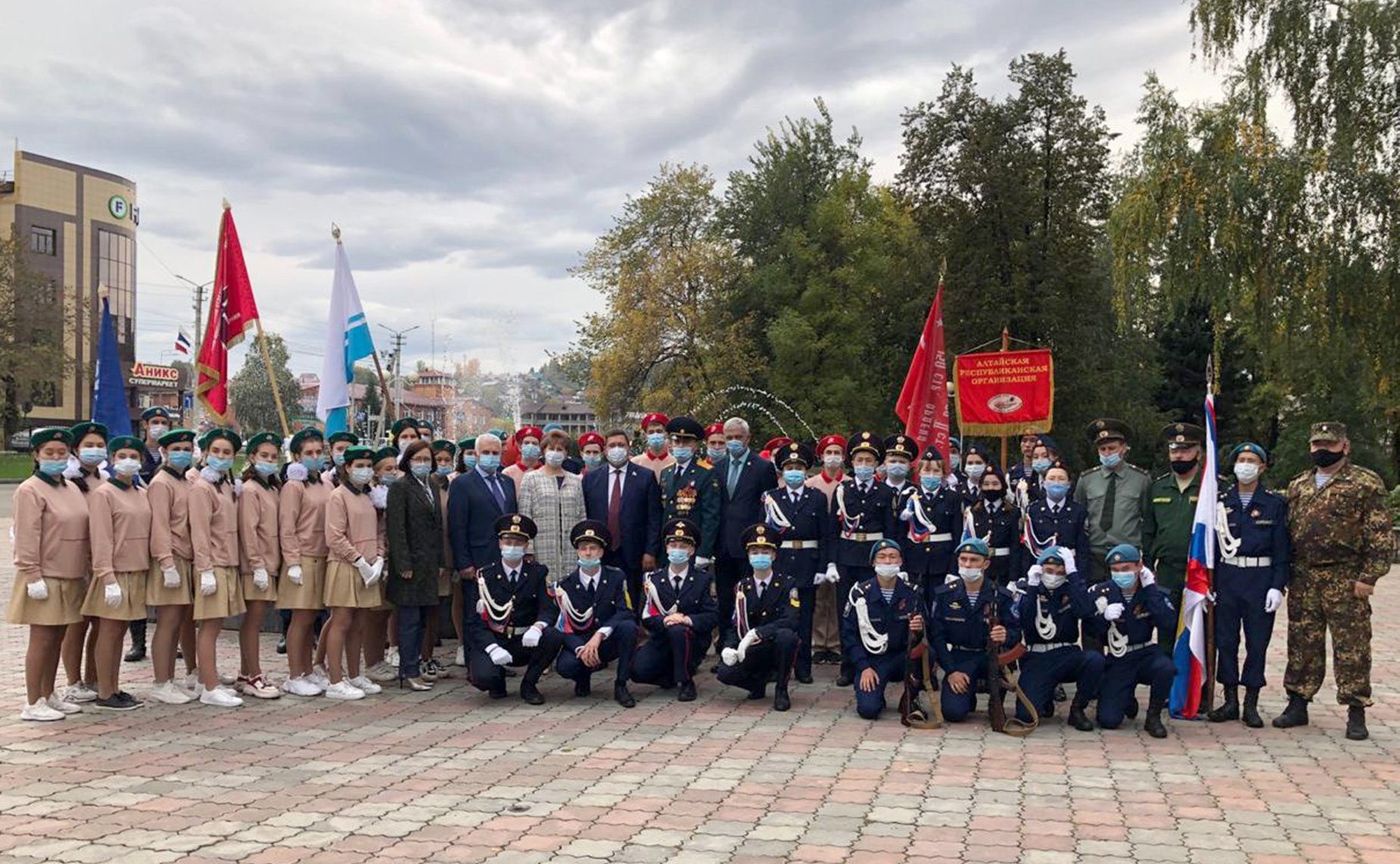 Владимир Полетаев, Сергей Мартынов, Александр Ракитин и Татьяна Гигель приняли участие в торжественной церемонии открытия памятника воинам-землякам, погибшим в локальных войнах