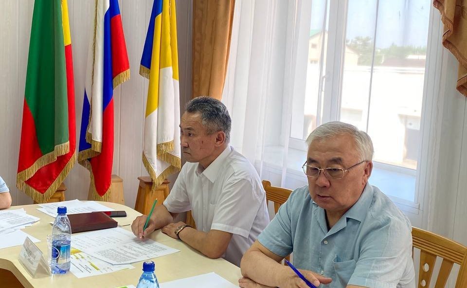 Баир Жамсуев в ходе региональной недели провел рабочие встречи и прием граждан по личным вопросам