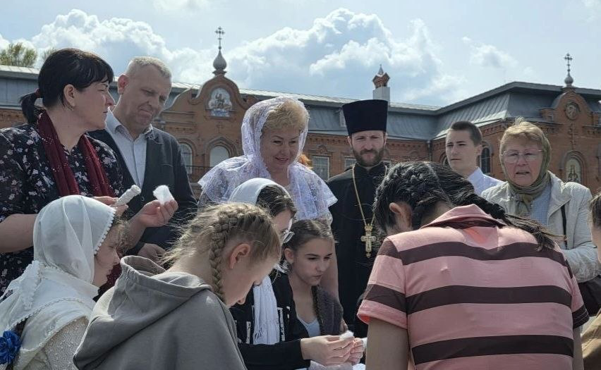 Ольга Бас посетила Свято-Владимирский кафедральный собор ЛНР