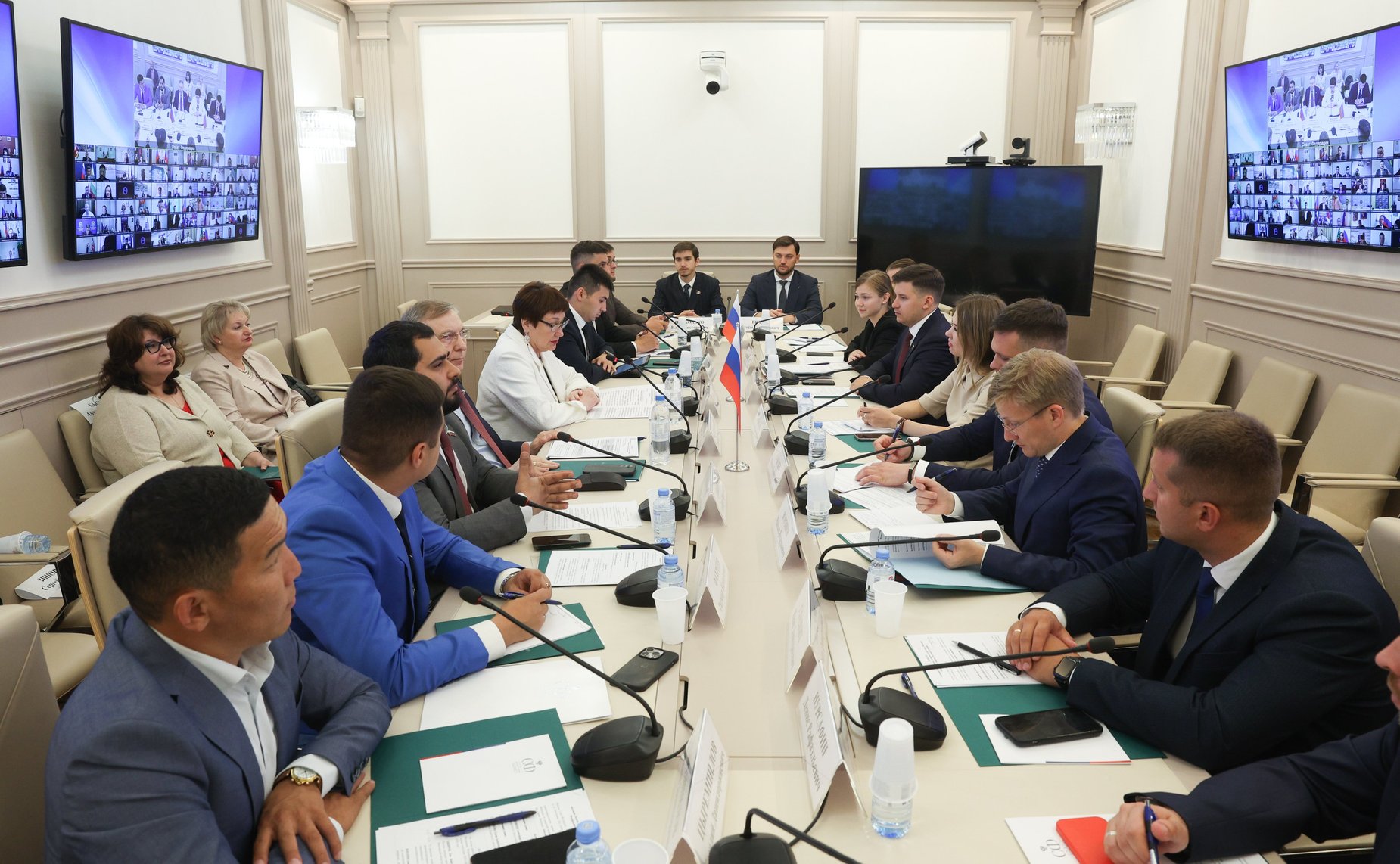 Заседание Палаты молодых законодателей при Совете Федерации