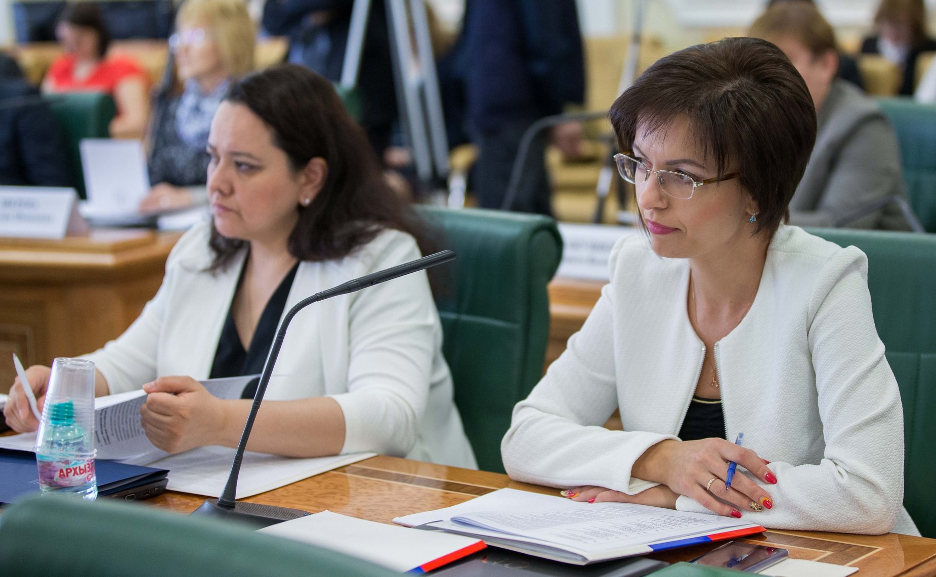 На парламентских слушаниях на тему «Роль социально ориентированных некоммерческих организаций в предоставлении социальных услуг населению»