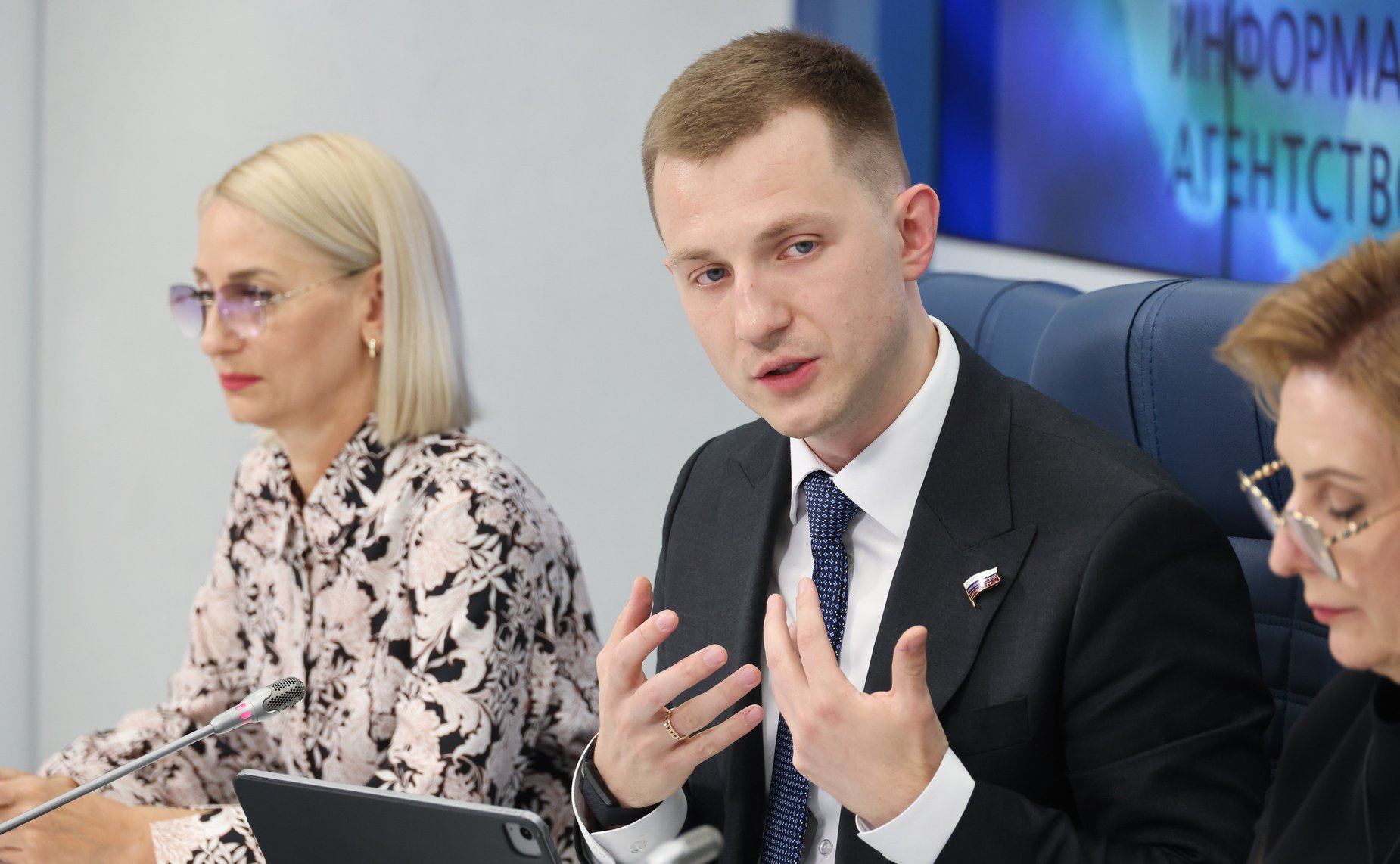 Инна Святенко приняла участие в пресс-конференции, посвященной запуску образовательной программы Академии развития гражданского общества «Добрино» для семей участников специальной военной операции (фото ТАСС)