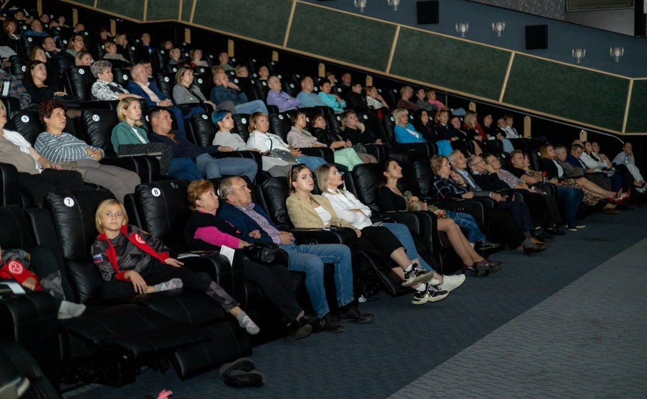 Маргарита Павлова в ходе поездки в регион открыла кинопоказ историко-документального фильма «У нас такая работа. Мужество. Отвага. Честь»