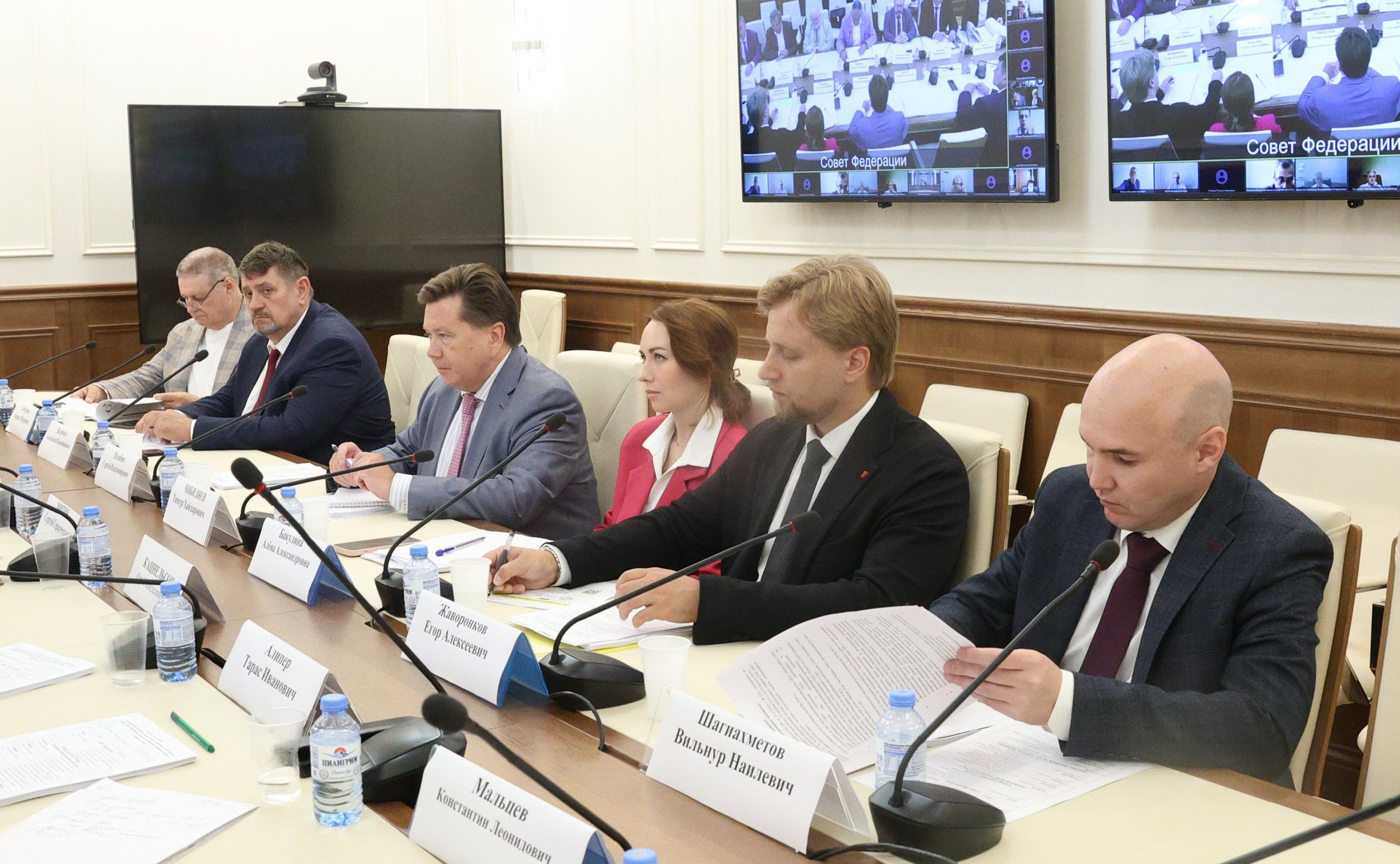 Заседание рабочей группы Комитета СФ по аграрно-продовольственной политике и природопользованию по законодательному обеспечению отечественного производства лекарственных средств ветеринарного применения, кормов и кормовых добавок