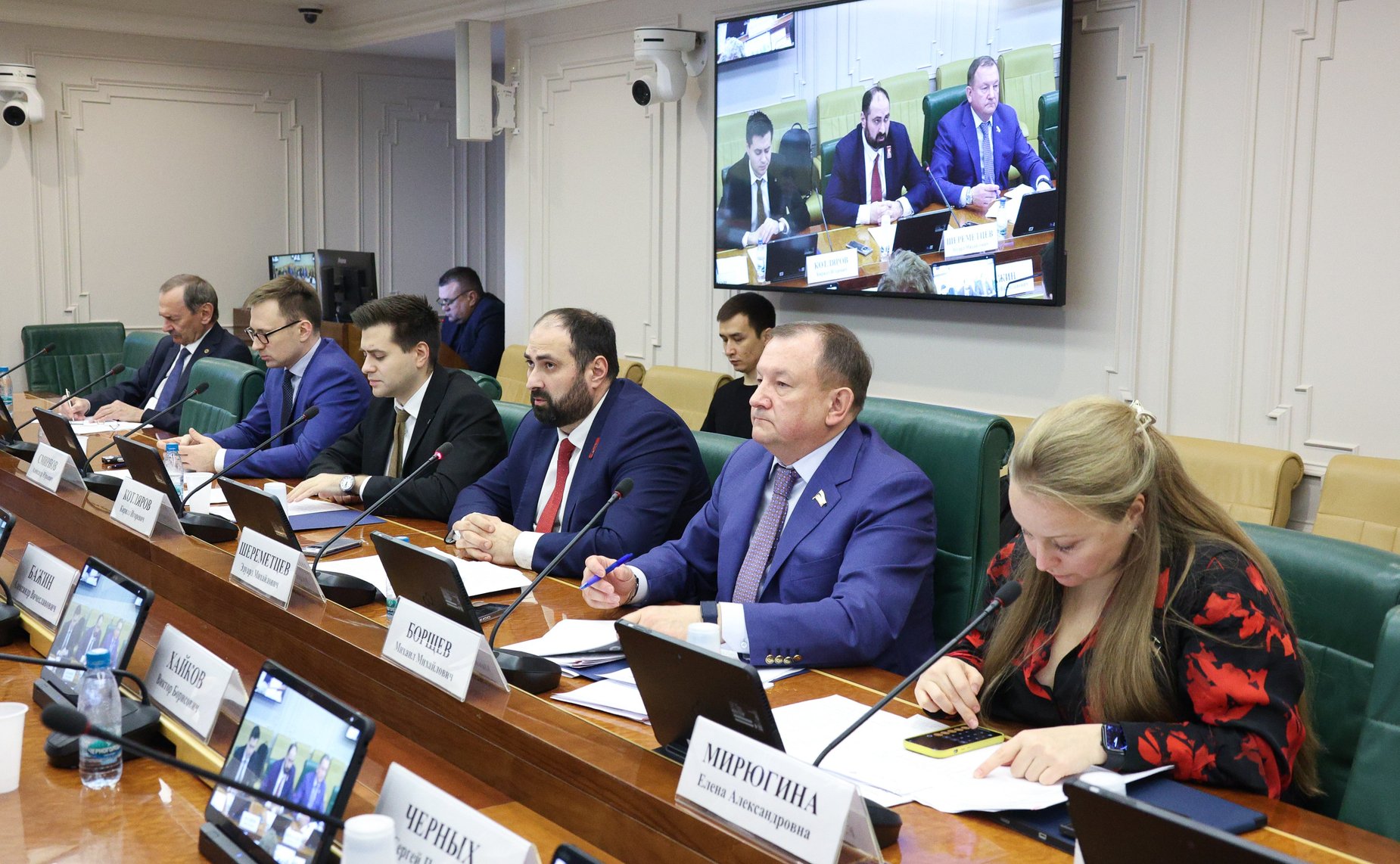 Круглый стол на тему «Обеспечение технологического лидерства в нефтегазовом секторе: цифровая трансформация, обеспечение кадрами, локализация оборудования»