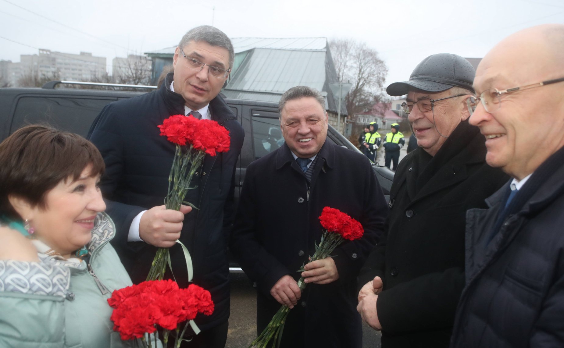 Сенаторы возложили цветы к мемориалу участникам Великой Отечественной войны