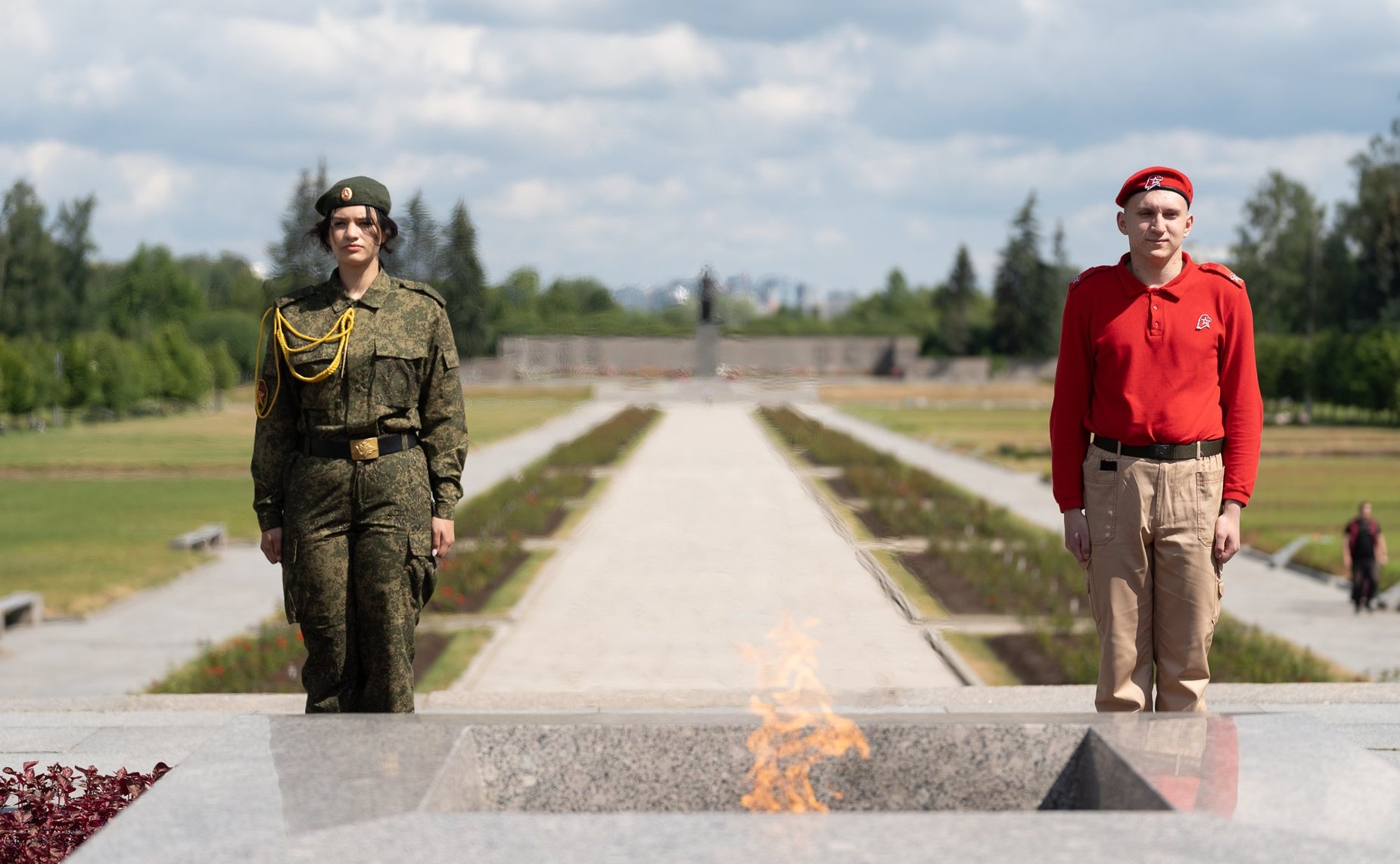 Участники культурно-образовательного проекта «Поезд Памяти» почтили память героев блокадного Ленинграда