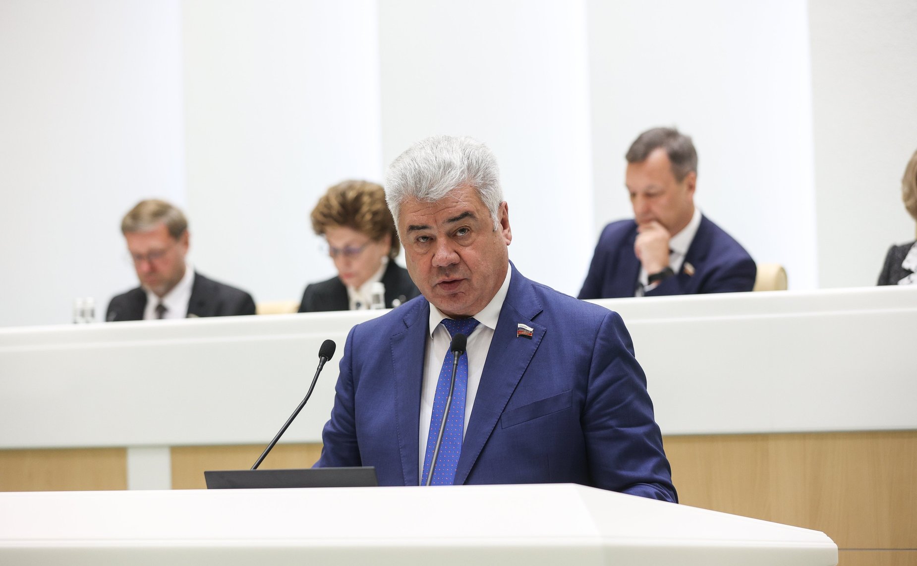 Виктор Бондарев