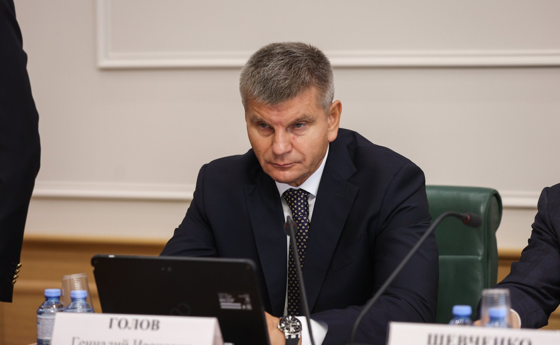 Геннадий Голов