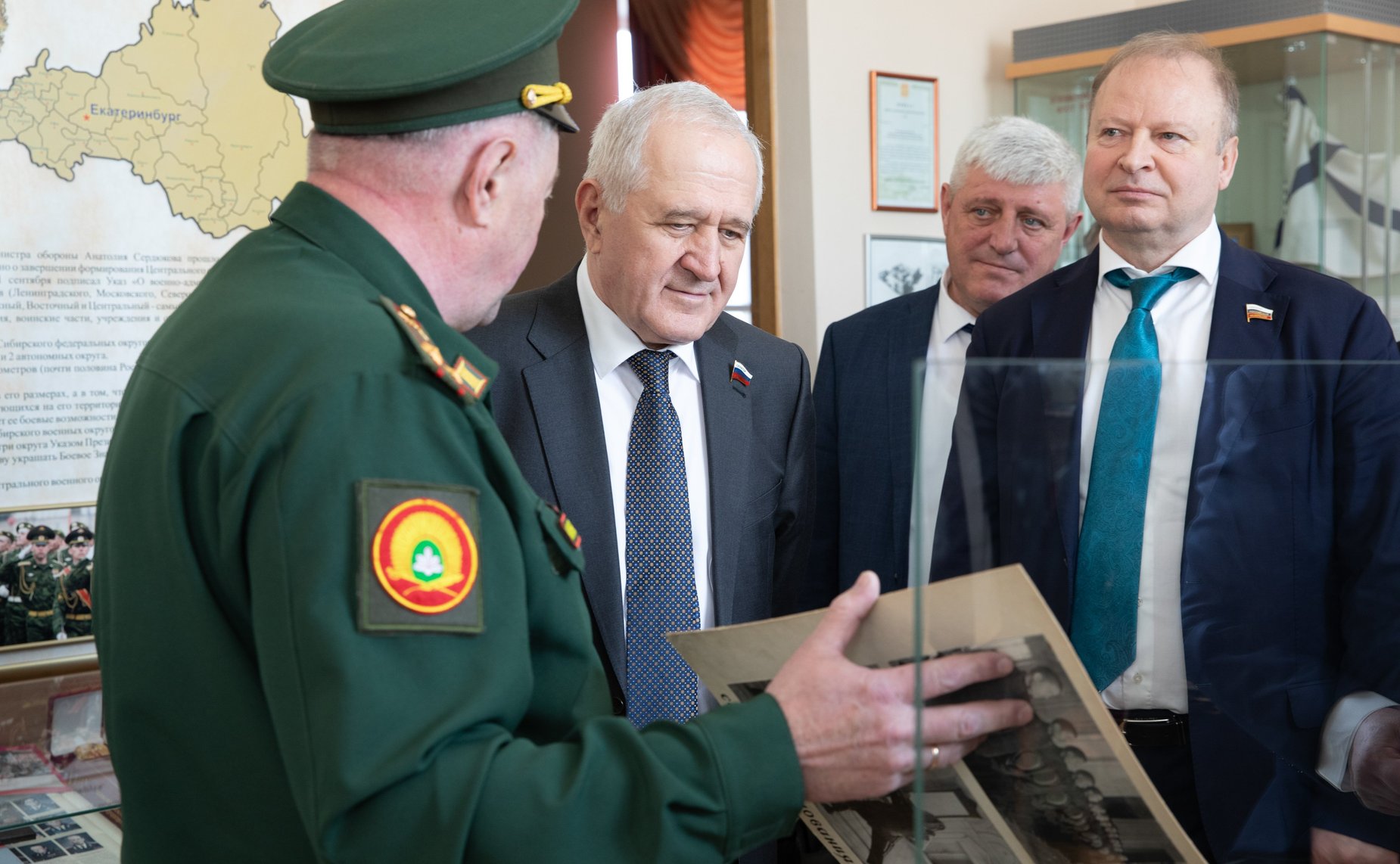 В рамках выездного заседания Комитета СФ по обороне и безопасности сенаторы посетили Екатеринбургское суворовское военное училище)