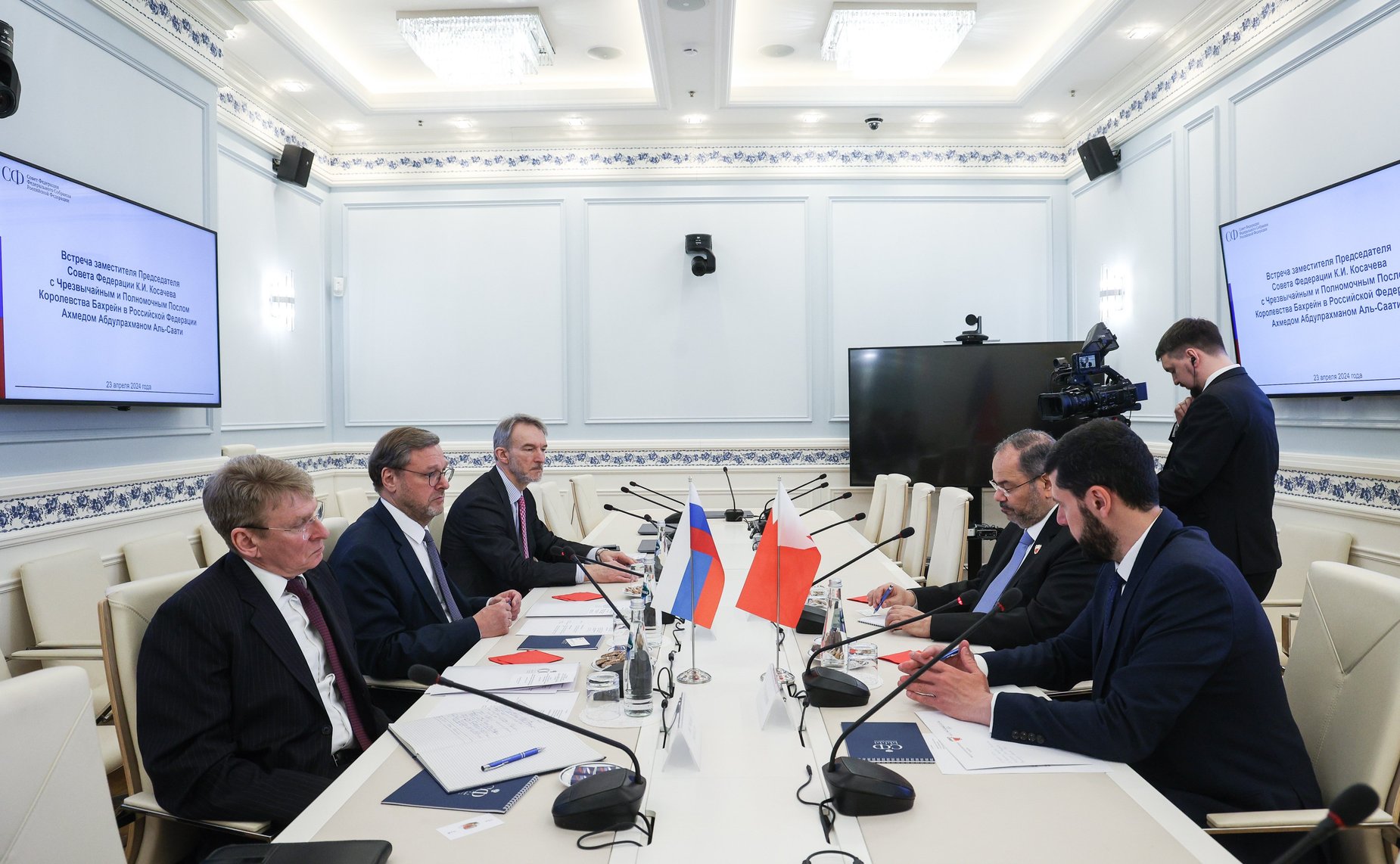 Встреча Константина Косачева с Чрезвычайным и Полномочным Послом Королевства Бахрейн в Российской Федерации