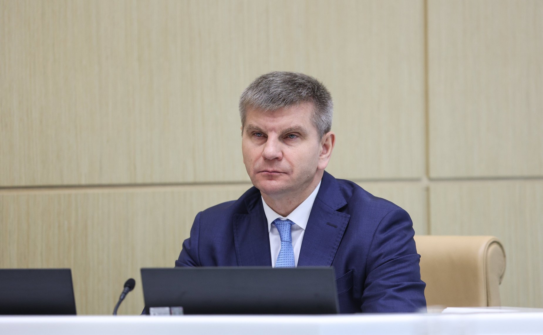 Геннадий Голов