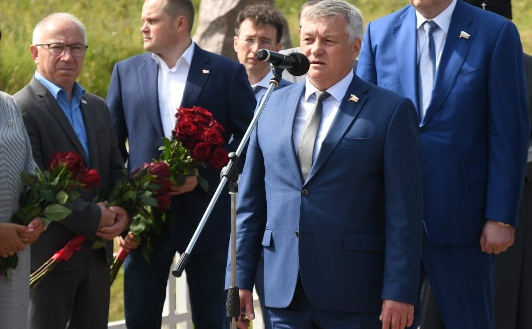 Сергей Михайлов принял участие в торжественном открытии стелы «Вечная память забайкальцам – защитникам Ленинграда» на Невском пятачке