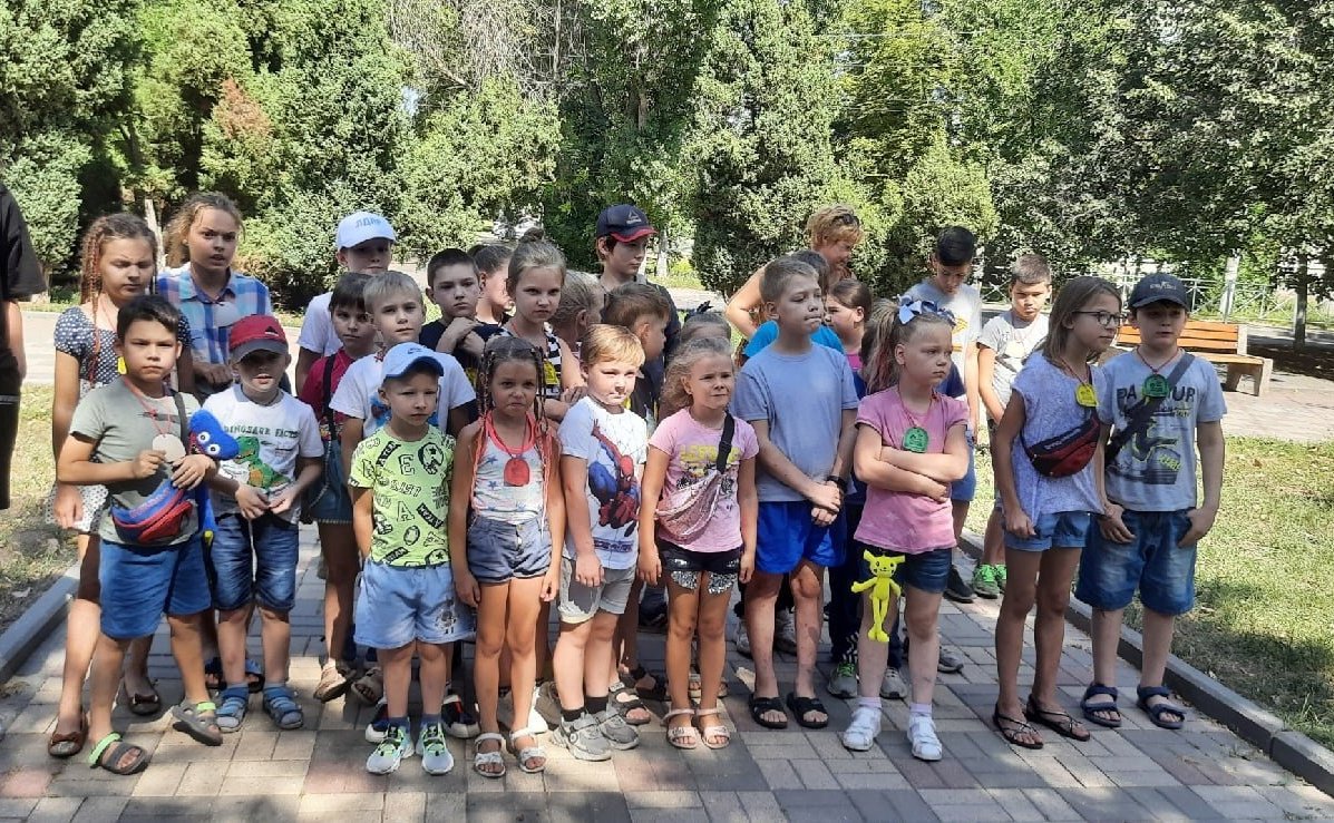 Александр Брыксин помог курской «Социальной гостиной» в приобретении канцтоваров для детей