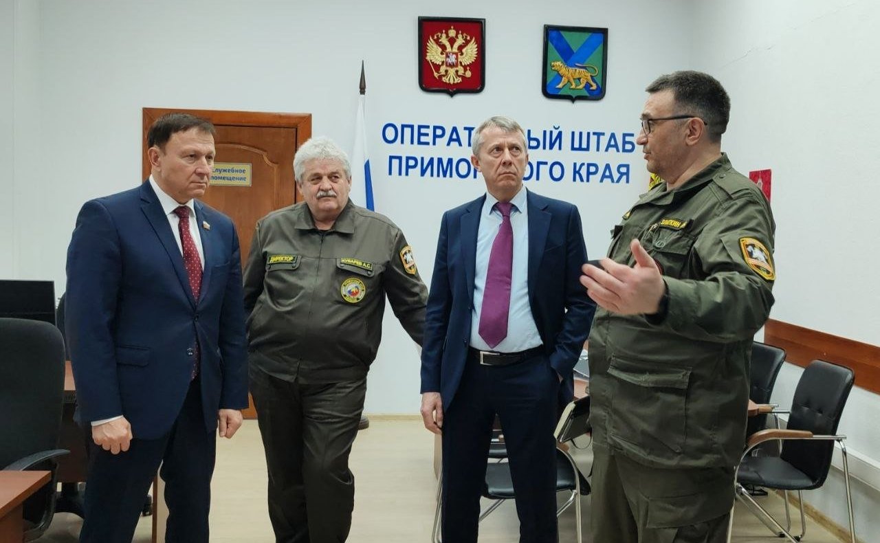 Александр Ролик провел совещание с главами муниципалитетов, в которых развернуты предупредительные работы, и руководством Агентства по гидротехническим сооружениям, мелиорации и гидрологии Приморского края