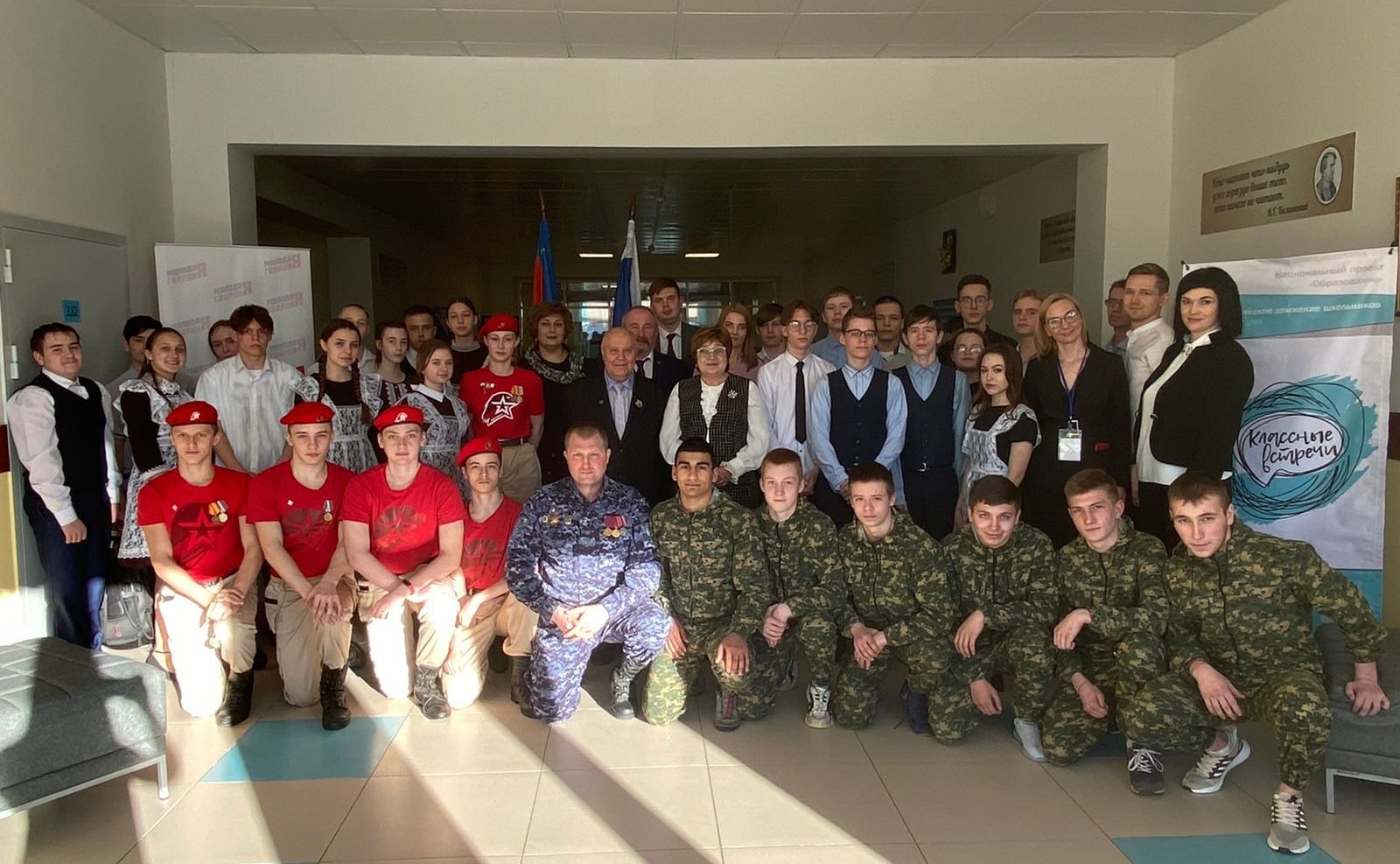 Ольга Хохлова в школе №1 города Собинка пообщалась с учениками средних и старших классов