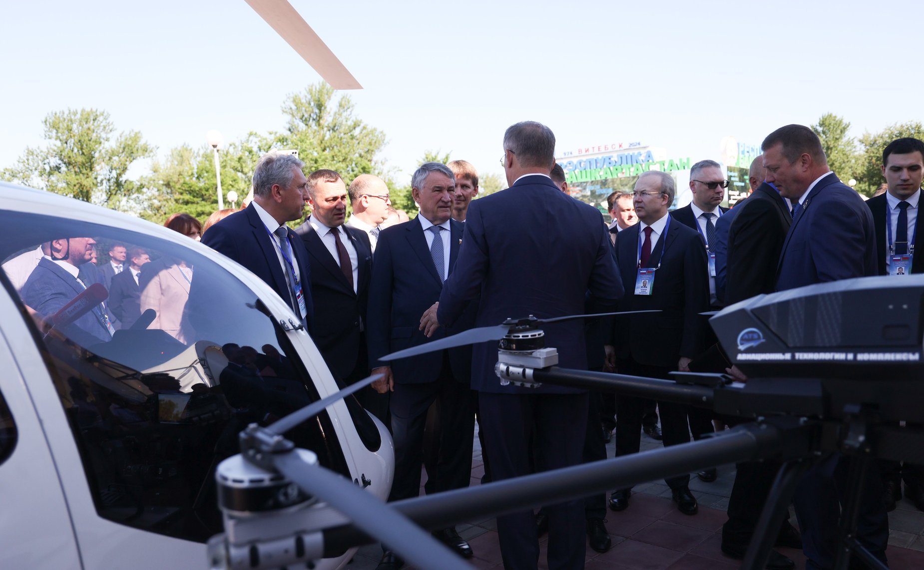 Юрий Воробьёв и заместитель Председателя Совета Республики Сергей Хоменко открыли выставку достижений народного хозяйства в рамках XI Форума регионов Беларуси и России