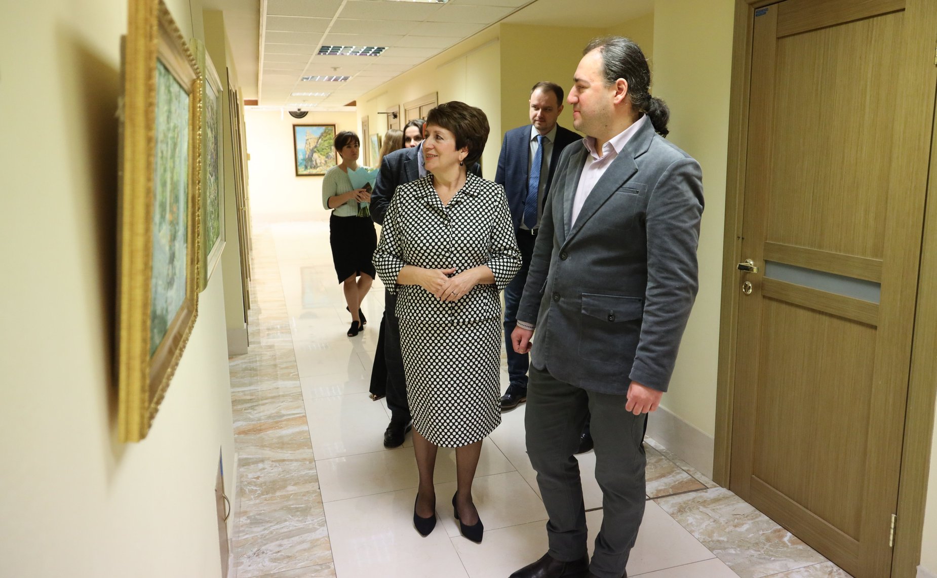 В Совете Федерации открыта экспозиция работ Павла Еськова «Крымское солнце»