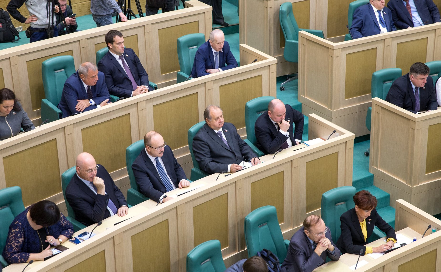 Сенаторы на 398-м заседании Совета Федерации