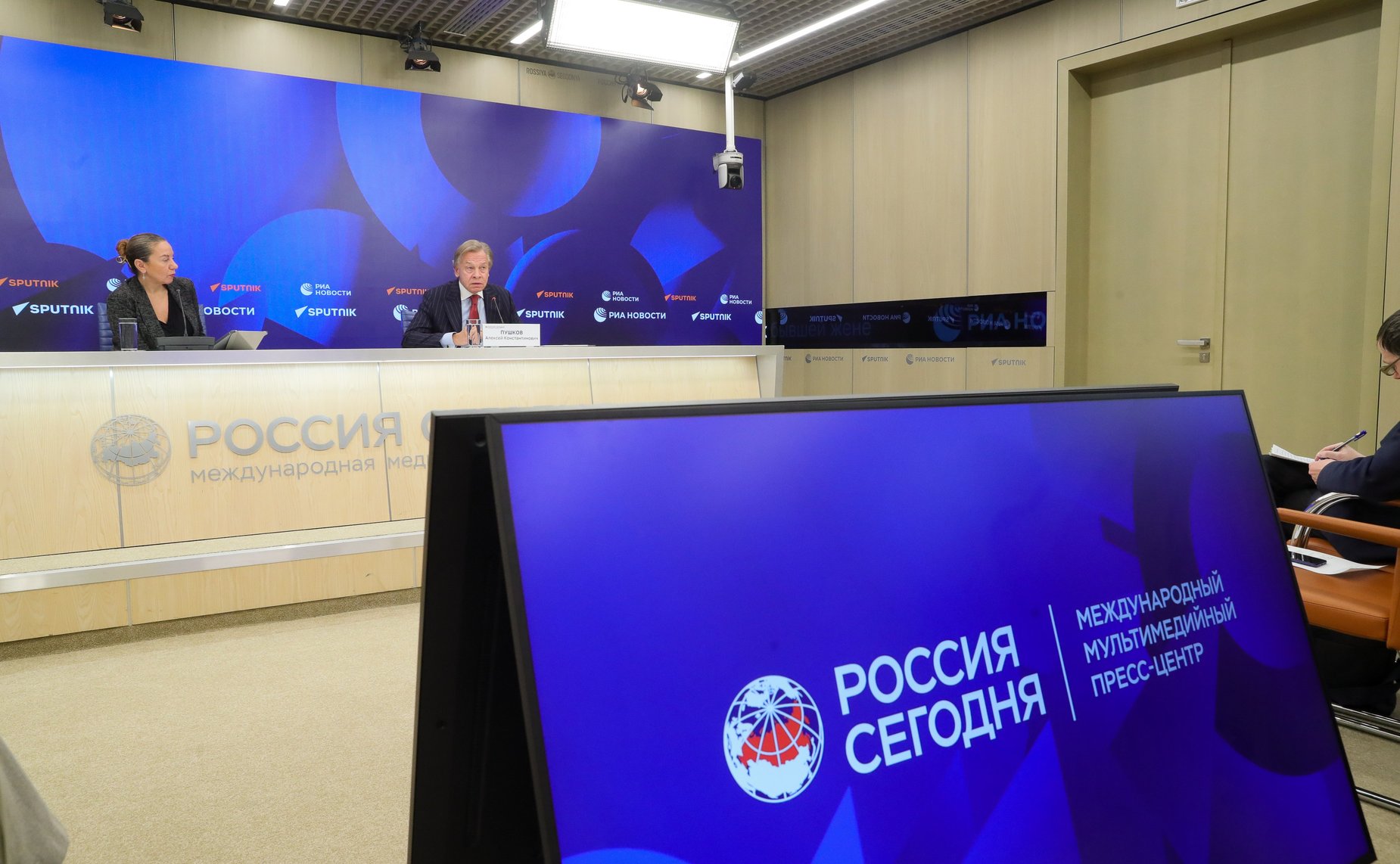 Пресс-конференция председателя Комиссии Совета Федерации по информационной политике и взаимодействию со средствами массовой информации Алексея Пушкова по итогам работы Комиссии в 2025 году