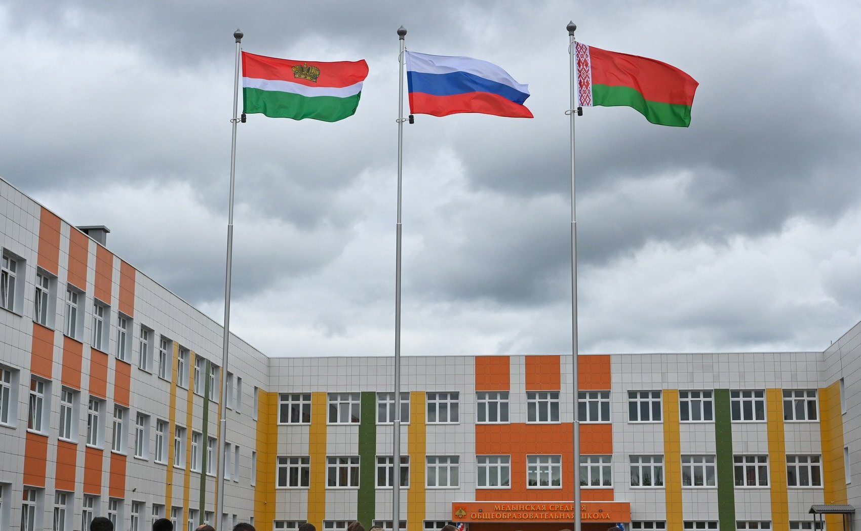 В День знаний Анатолий Артамонов поздравил школьников и студентов Калужской области