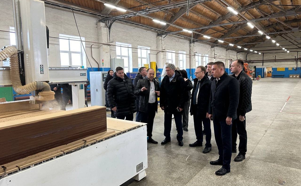 Айрат Гибатдинов встретился с предпринимателями, педагогическими коллективами, проверил ход строительства физкультурно-оздоровительного комплекса в ходе поездки в регион