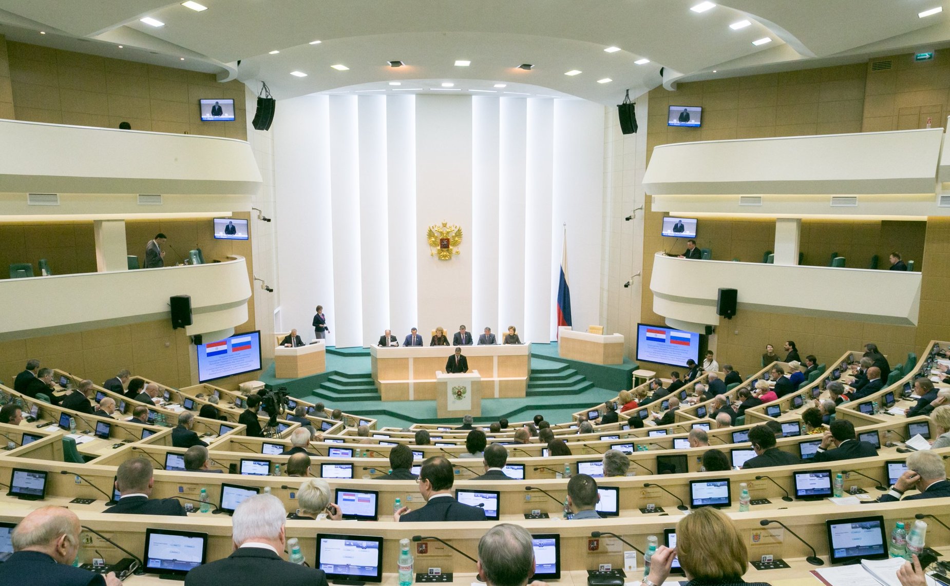 Председатель Сената Национального конгресса Парагвая М. Бенитес на 391-м заседании Совета Федерации