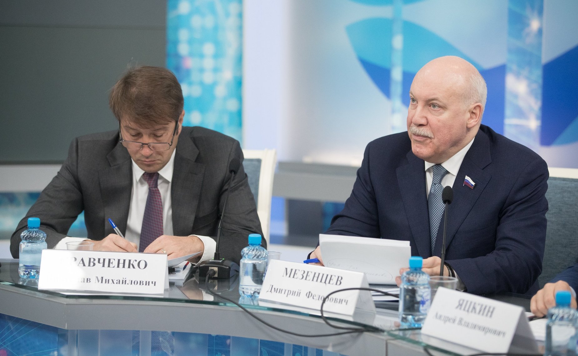 В. Кравченко и Д. Мезенцев