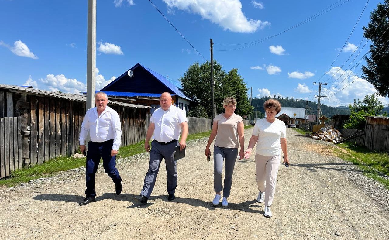 Татьяна Гигель в ходе рабочей командировки по региону приняла участие во встречах с жителями Чойского района — сел Уймень, Веселая Сейка и Каракокша