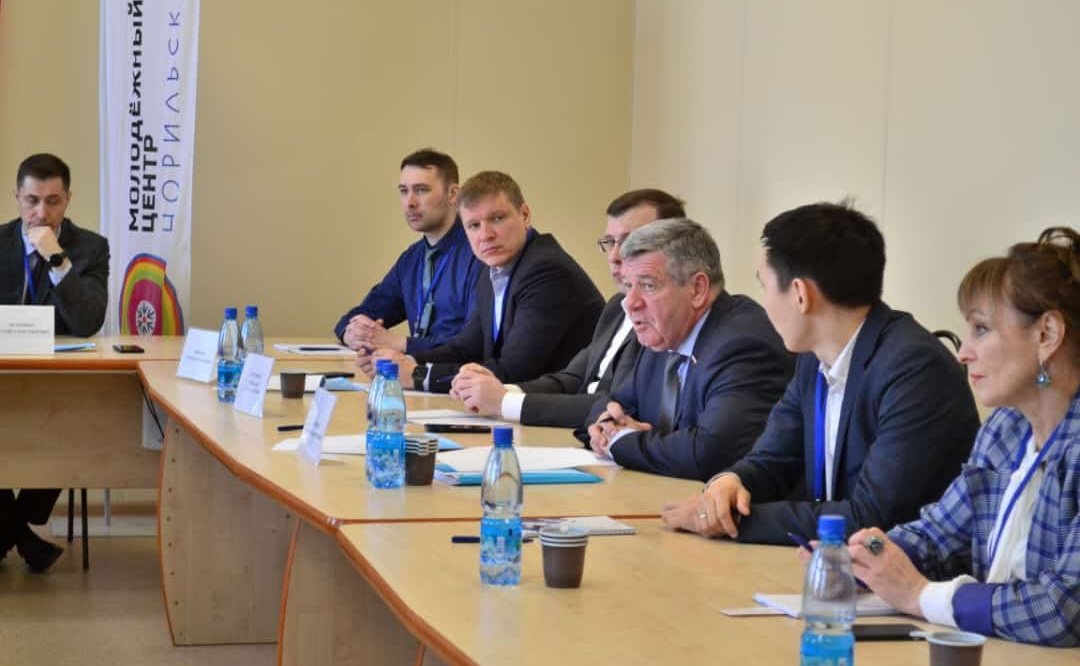 Валерий Семенов в рамках рабочей поездки в Норильск принял участие в работе второго молодежного форума «Молодежь Севера»