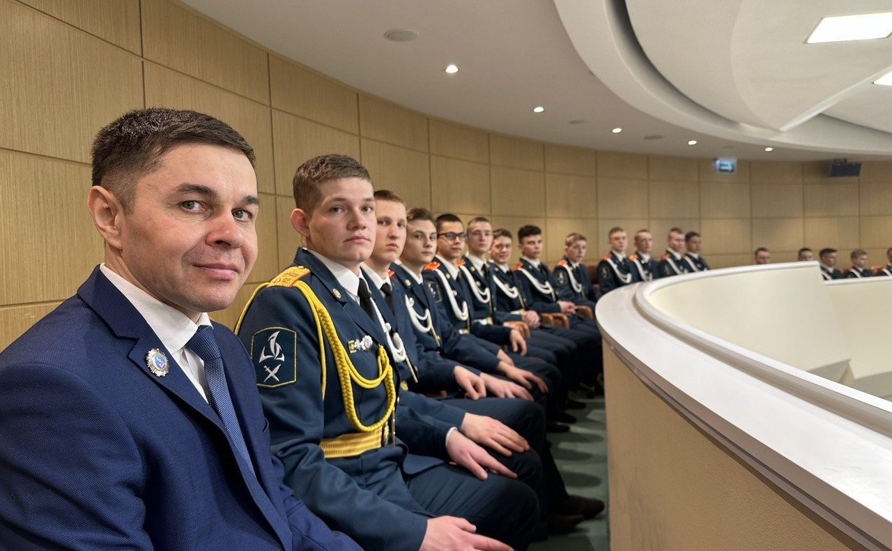 Лучшие воспитанники Вологодского образовательного центра – кадетской школы «Корабелы Прионежья» посетили Совет Федерации по приглашению заместителя Председателя Совета Федерации Юрия Воробьева