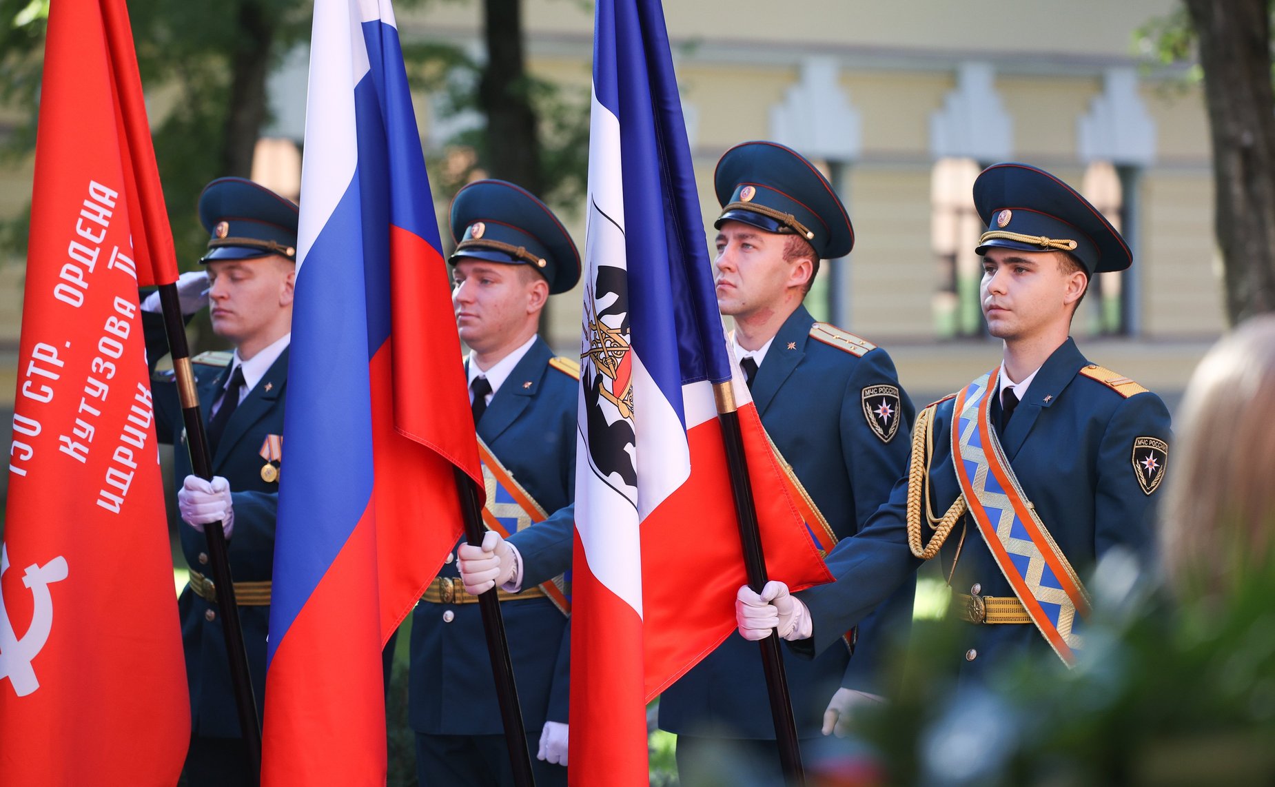 Председатель Совета Федерации Валентина Матвиенко и врио губернатора Новгородской области Александр Дронов возложили венки к Мемориалу «Вечный огонь славы»