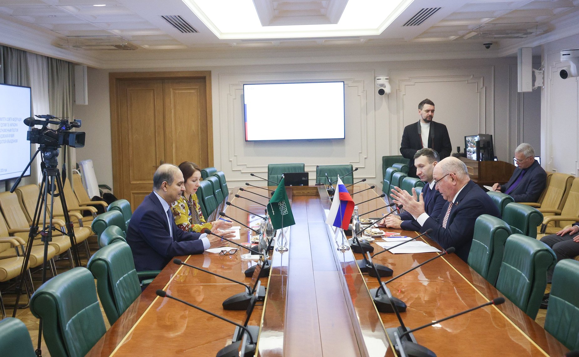 Встреча председателя Комитета СФ по международным делам Григория Карасина с Чрезвычайным и Полномочным Послом Королевства Саудовская Аравия в Российской Федерации Сами Бен Мухаммедом Абдаллой Аль-Садханом