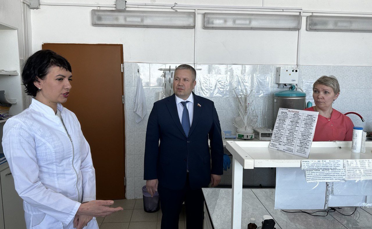 Денис Гусев сенатор провёл встречу с руководителем Нарьян-Марского муниципального унитарного предприятия объединенных котельных и тепловых сетей и посетил испытательную лабораторию