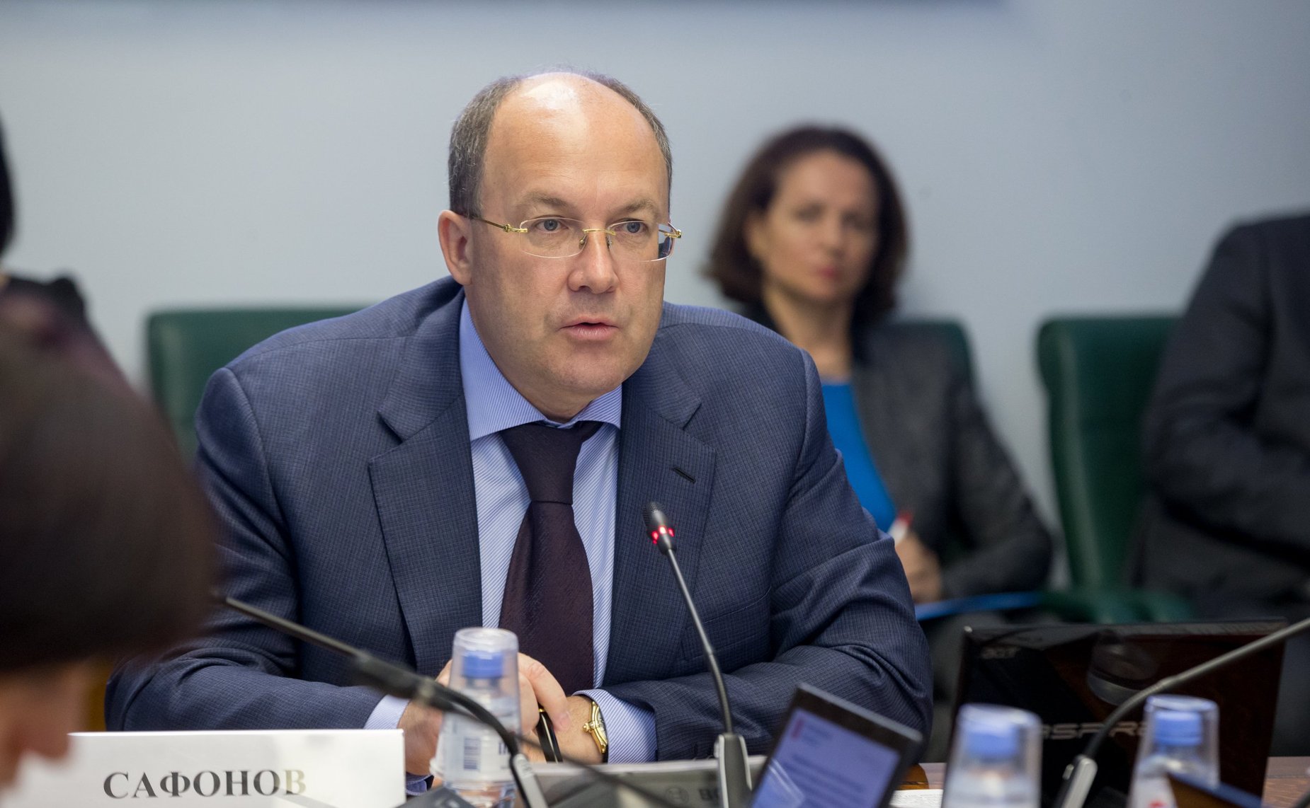 О. Сафонов