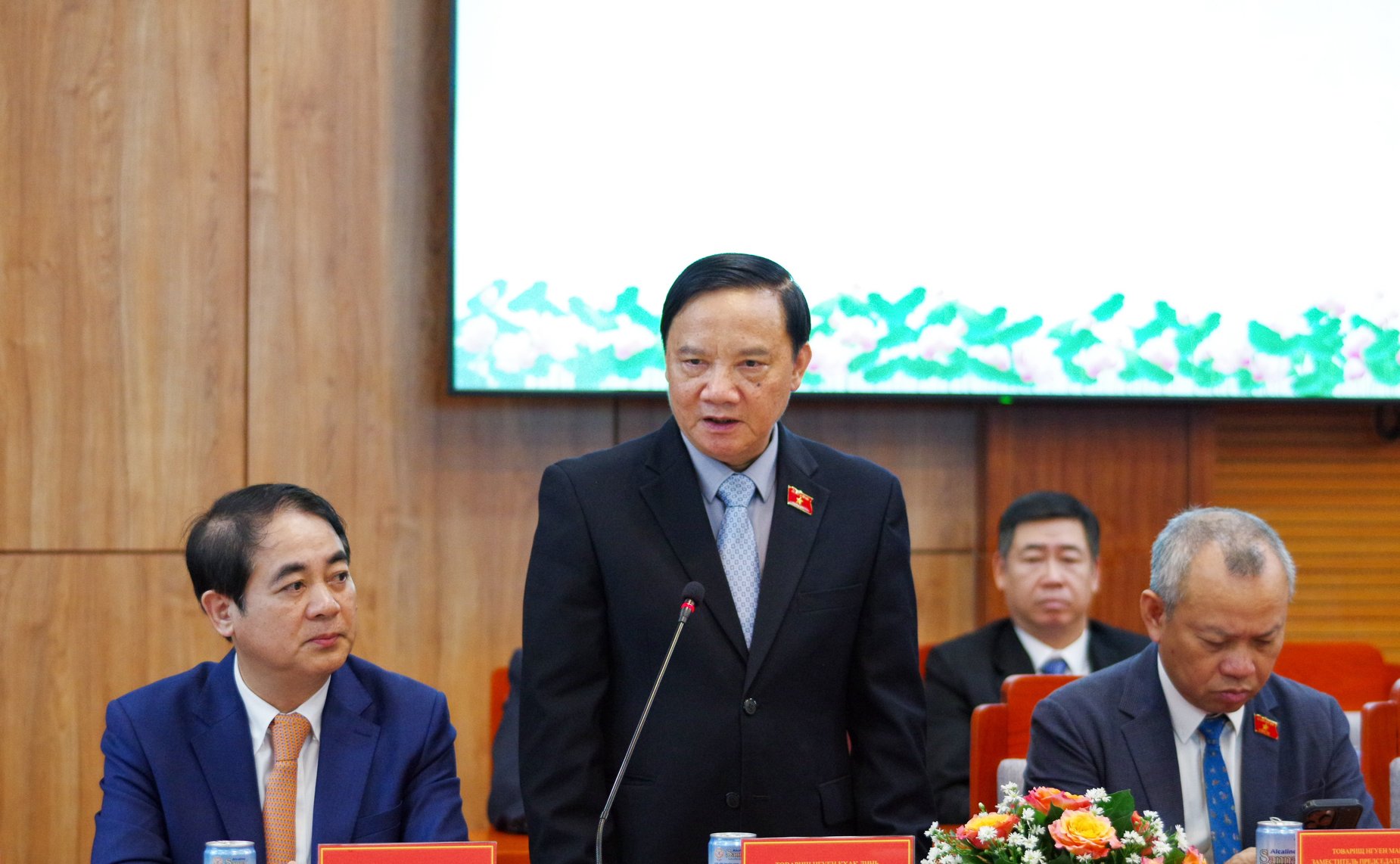 Делегация Совета Федерации во главе с первым заместителем Председателя СФ Андреем Яцкиным в рамках визита во Вьетнам встретились с руководством Народного комитета провинции Кханьхоа