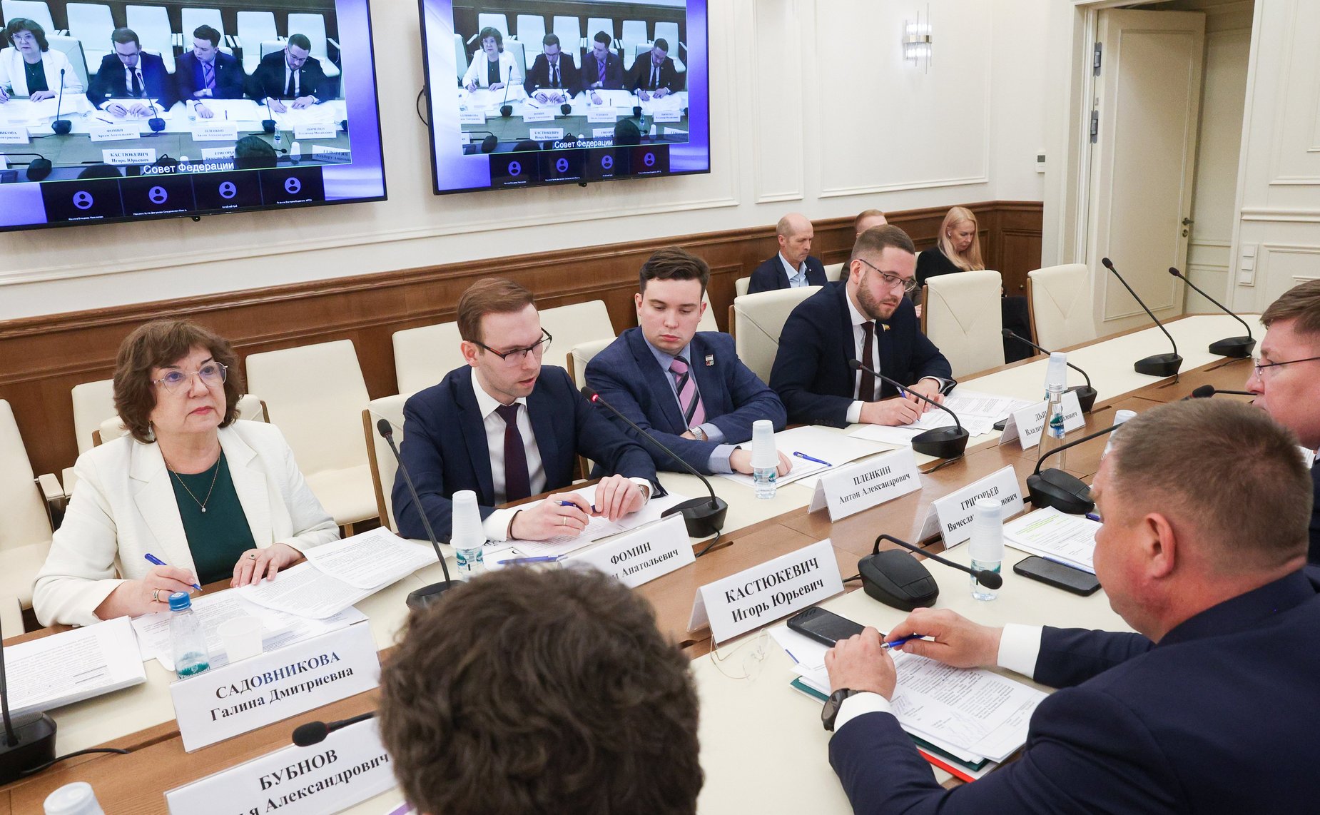 Совещание Комитета СФ по социальной политике «Молодежный парламентаризм: международные практики и стратегические ориентиры для субъектов Российской Федерации»