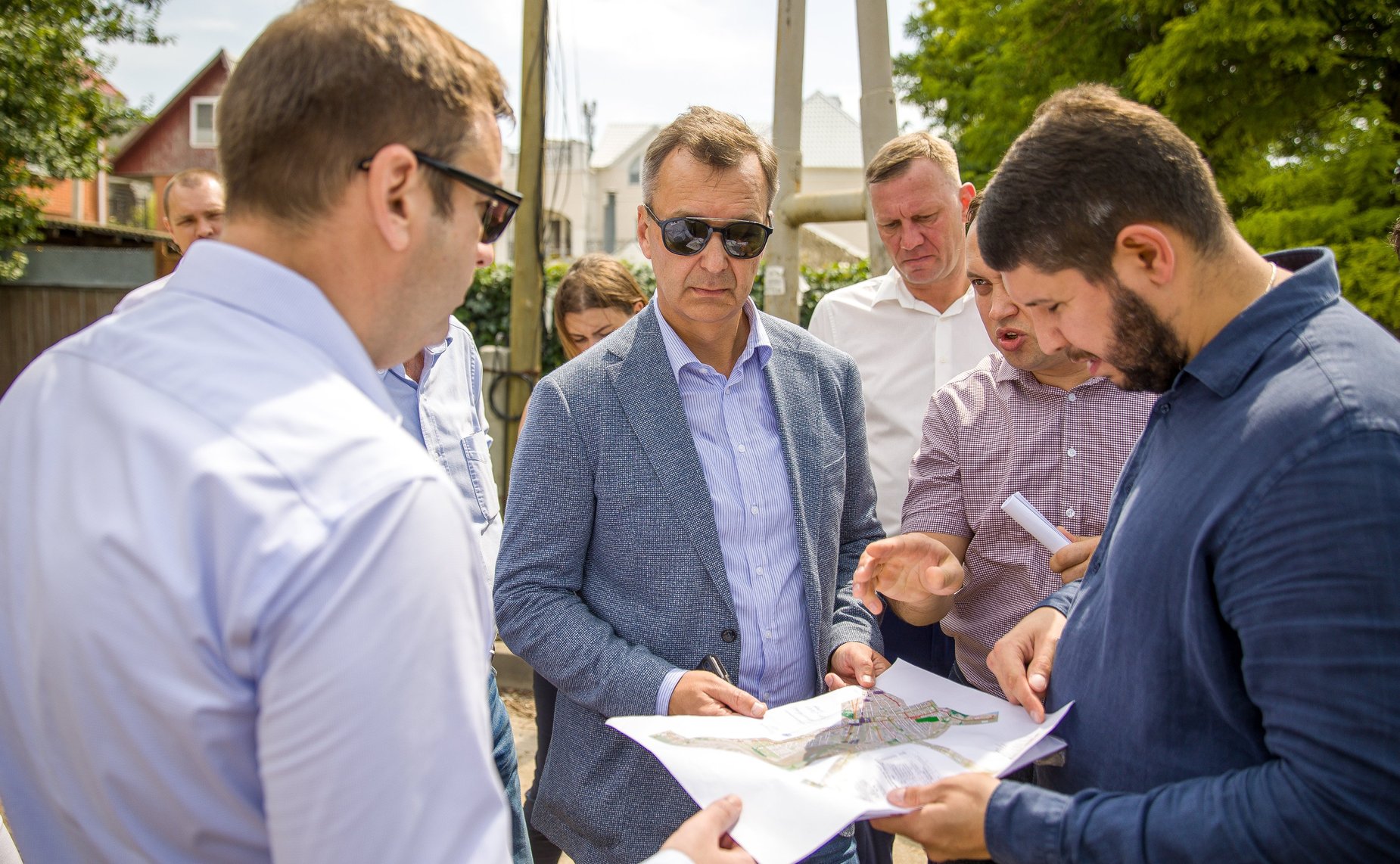 Андрей Яцкин в ходе рабочей поездки в регион посетил город Таганрог и проконтролировал ход работ по реконструкции трамвайной сети и реновации других объектов городской среды