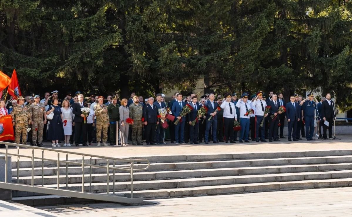 Наталья Котова в день 85-й годовщины начала Великой Отечественной войны приняла участие в возложении цветов к Вечному огню