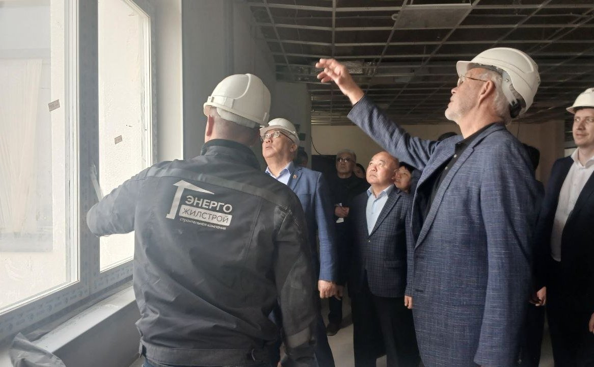 Баир Жамсуев в рамках работы в регионе провел совещание по контролю за ходом строительства школы в поселке Агинское