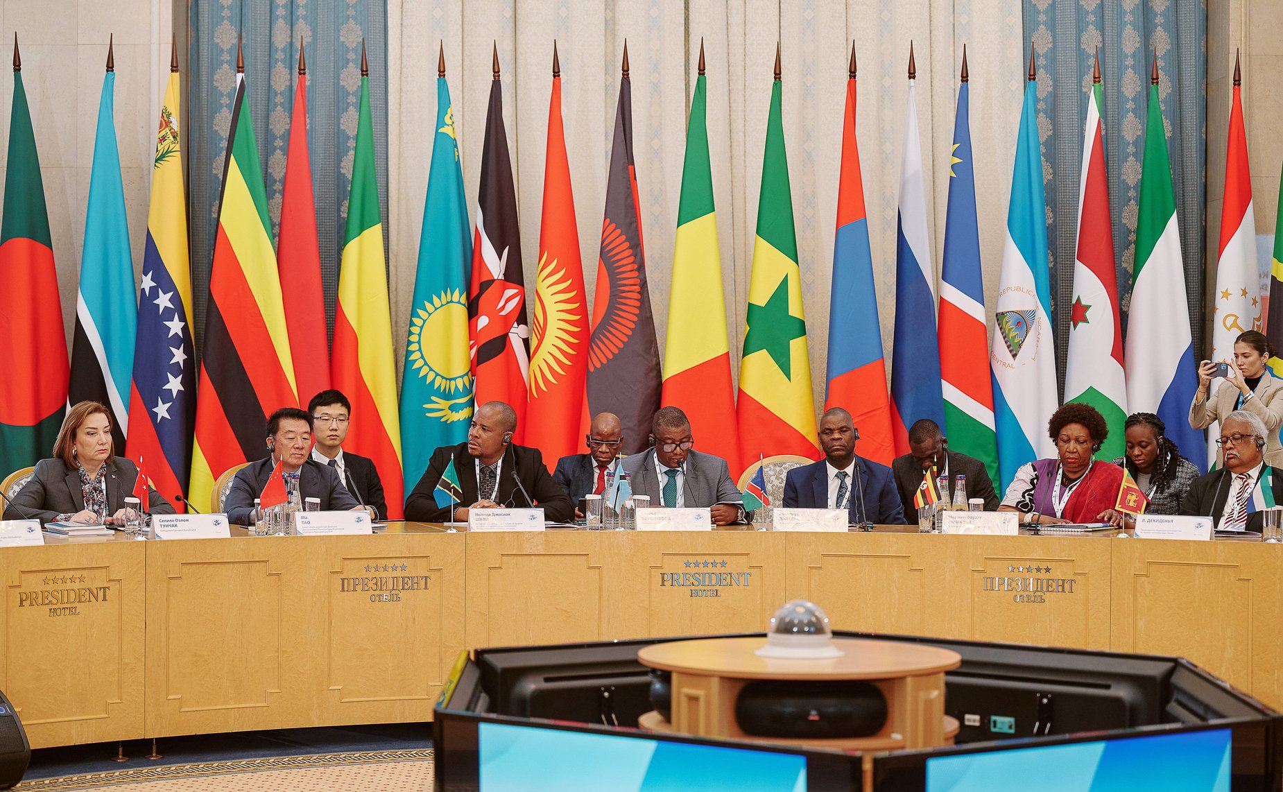 Председатель Комитета СФ по конституционному законодательству и государственному строительству Андрей Клишас принял участие в VII Международной научно-практической конференции «Проблемы защиты прав человека: обмен лучшими практиками омбудсменов»