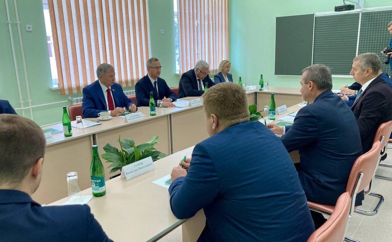 В День знаний Анатолий Артамонов поздравил школьников и студентов Калужской области