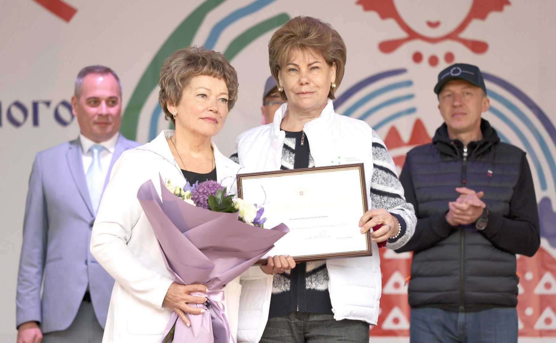 Татьяна Гигель в ходе рабочей командировки по региону побывала на межрегиональном фестивале русского народного творчества «Родники Алтая»